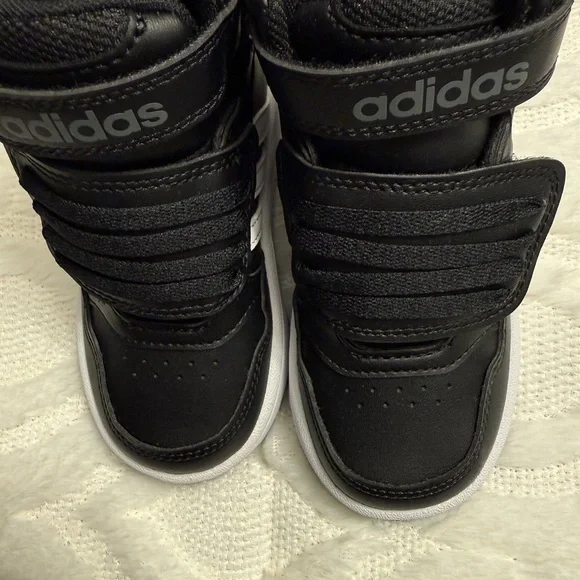 NEW Adidas Kids Black and White Sneakers
Toddler Little Boys 8 - Picture 2 of 5